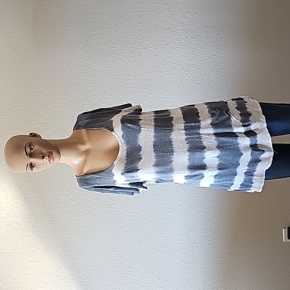 Kenar Stretch Gray and White TShirt Size Large
